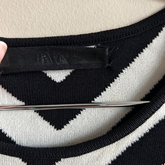 RVN Black & White Geometric Knit Top — Made in USA — Size Small — Excellent Cond - Picture 4 of 6